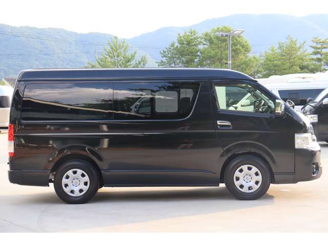 仕様・装備にこだわり、日本全国より厳選した車両を展示しています。全国に出張買取りも出ておりますので、お車のことならなんでもご相談下さい。