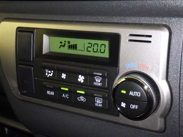 【オートエアコン】お好みの温度に設定して頂くと、車内の温度を自動調整♪快適にクルマの中を過ごして頂けます。