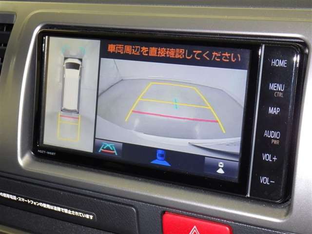 バックモニターも装備しております。バックギアに入れるとナビ画面に車の後方が映し出されます。これで後方確認も安心！