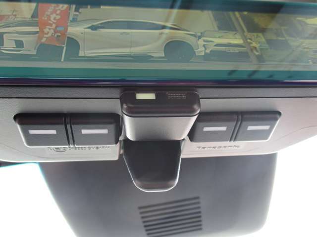 ＜4WD＞　＜視界補助パッケージ＞　9型ディスプレイオーディオ　デジタルインナーミラー　バックカメラ　スマートキー　スマートアシストIII　荷台マット　ゲートプロテクター　キーレス連動ドアミラー格納