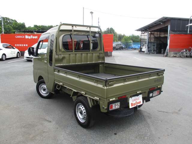 ＜4WD＞　＜視界補助パッケージ＞　9型ディスプレイオーディオ　デジタルインナーミラー　バックカメラ　スマートキー　スマートアシストIII　荷台マット　ゲートプロテクター　キーレス連動ドアミラー格納