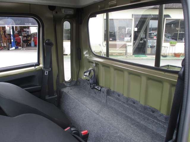 ＜4WD＞　＜視界補助パッケージ＞　9型ディスプレイオーディオ　デジタルインナーミラー　バックカメラ　スマートキー　スマートアシストIII　荷台マット　ゲートプロテクター　キーレス連動ドアミラー格納