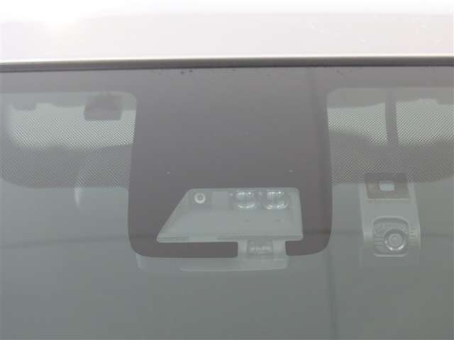 サポカーは、高齢運転者を含めたすべてのドライバーによる交通事故の発生防止・被害軽減対策の一環として、国が推奨する新しい自動車安全コンセプトです。詳しくは販売店スタッフまでおたずねください。