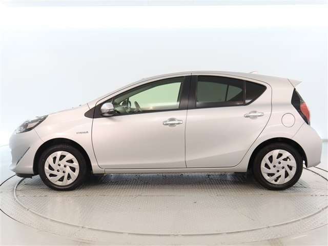 ロングラン保証付き。トヨタのお店で中古車をお買い上げいただいたお客様に安心で快適なカーライフをお約束する。1年間の保証です。