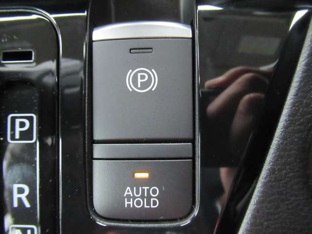 渋滞や信号待ちで便利なオートホールド付です。