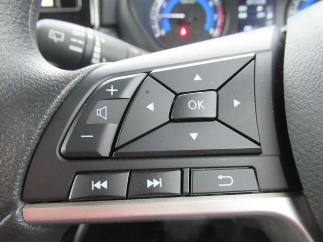 ステアリングスィッチ付き！走行中のオーディオ操作も簡単！