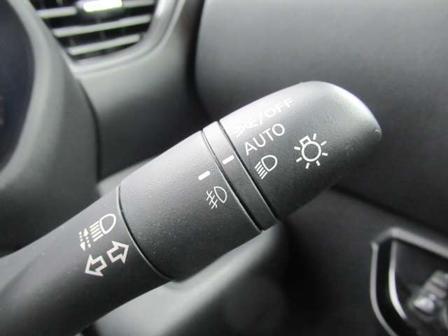 オートライトで、夜間走行も安心。