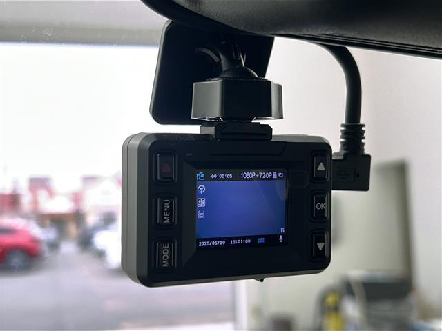 【ドライブレコーダー】映像・音声などの運転中の記録を残します。事故などを起こした起こされた時の証拠になりえますので、もしも時でも安心ですね。