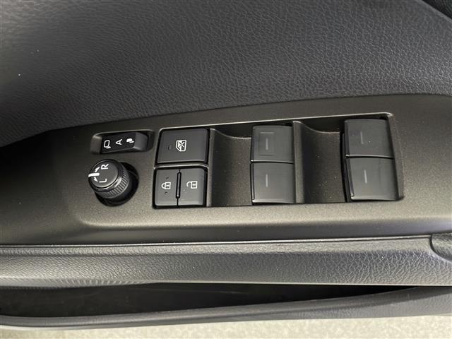 気になる車はお電話やメールで当店にお問い合わせください。なお、お電話での在庫の取り置きはできません。ご来場の際は、商談が重なる事が増えていますので事前に在庫有無をご確認くださいませ。