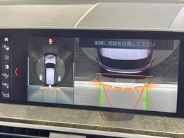 ●パノラミックビューモニター：専用のカメラにより、上から見下ろしたような視点で360度クルマの周囲を確認することができます☆死角部分も確認しやすく、狭い場所での切り返しや駐車もスムーズに行えます。