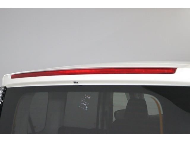 目線の高さに近いストップランプが、後続車にブレーキを踏んだことを知らせるので安全性もUPします。
