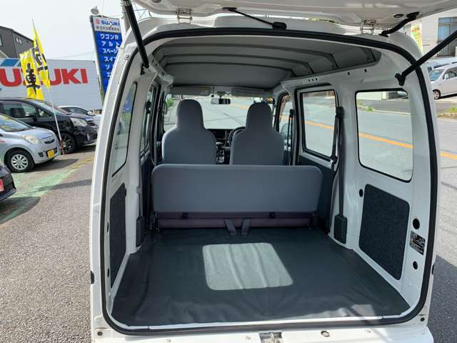 5ドア・2人（4人）乗り大きな荷物も楽々つめます