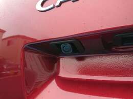 ★バックカメラ★バックカメラ付きです♪バックドア中央に設置したカメラが車両後方映像をとらえ、ナビ画面に映し出します。バック時や、駐車時にとても便利です。