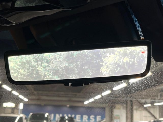 【デジタルインナーミラー】後席の大きな荷物や同乗者で後方が確認しづらい時でも安心！カメラが撮影した車両後方の映像をルームミラー内に表示。クリアな視界で状況の確認が可能です！