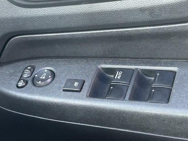 運転席窓操作部スイッチの画像です。