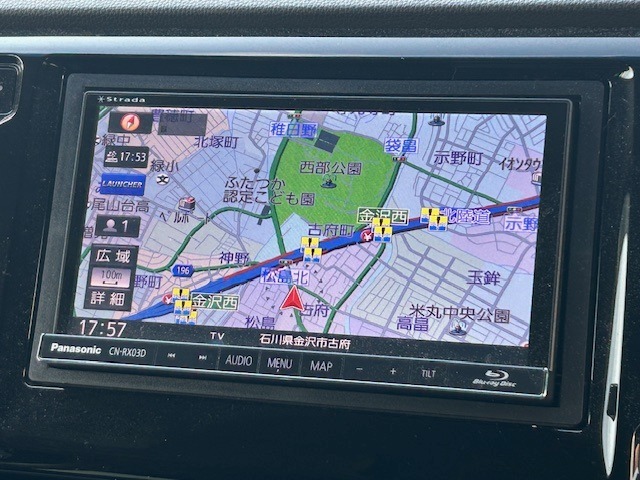 お出かけの際に安心のナビ付です☆バックカメラ機能で駐車もスムーズに行えます。