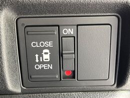 【パワースライドドア】スマートキーや運転席のスイッチでスライドドアの開閉が可能♪電動だから力を入れてドアを開ける必要が無く、小さいお子様でも、重い荷物を持っている時もラクに開け閉めできます♪