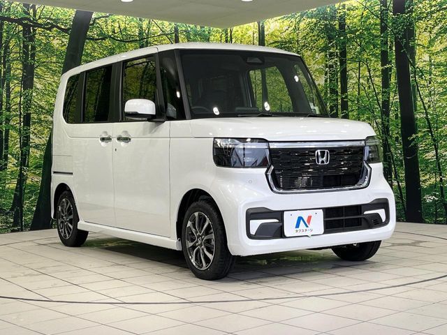 大好評のボディコーティング「弾スプラッシュコート」もご納車までに施工可能。通常のガラスコートと異なる、耐久年数6年の無機質ガラスコーティングが、ボディをキレイな状態に保ってくれます。