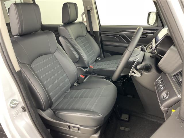 【運転席】座り心地が良いシートなので長時間の運転でも快適にお過ごしいただけます。新品のフロアマットのご注文も可能です。掲載箇所以外にご希望の写真がございましたらお気軽にお問い合わせ下さい。