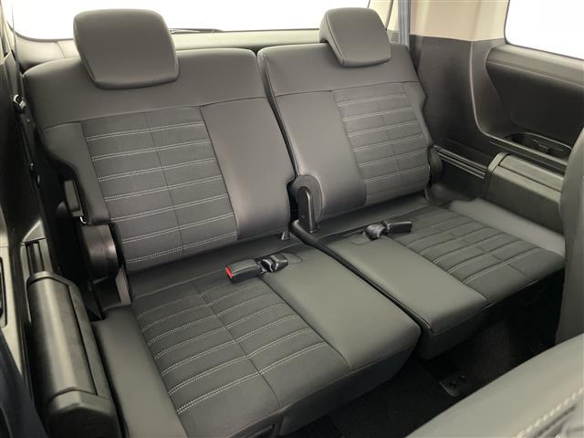 【後部座席】後席もゆったりドライブを楽しめます。内外装はプロこだわりのクリーニングで清潔なおクルマでご納車させていただきます！店舗での現車確認も承っています！