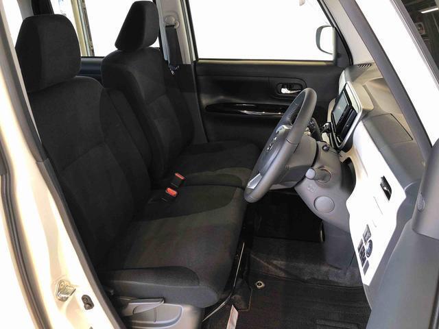 運転席の座面高さを調整できるシートリフターが付いています。フロントシートはベンチシートを採用で、座面も広く使い勝手もいいですよ♪