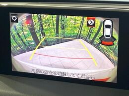 【バックカメラ】駐車時に後方がリアルタイム映像で確認できます。大型商業施設や立体駐車場での駐車時や、夜間のバック時に大活躍！運転スキルに関わらず、今や必須となった装備のひとつです！