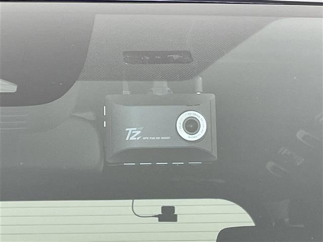 【ドライブレコーダー】映像・音声などの運転中の記録を残します。事故などを起こした起こされた時の証拠になりえますので、もしも時でも安心ですね。