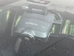 【ドライブレコーダー】安心・安全なカーライフに必須のドライブレコーダーを装備！走行中はもちろん、あおり運転や事故に遭遇した際の状況も映像で記録し、万一のリスクに備えます。