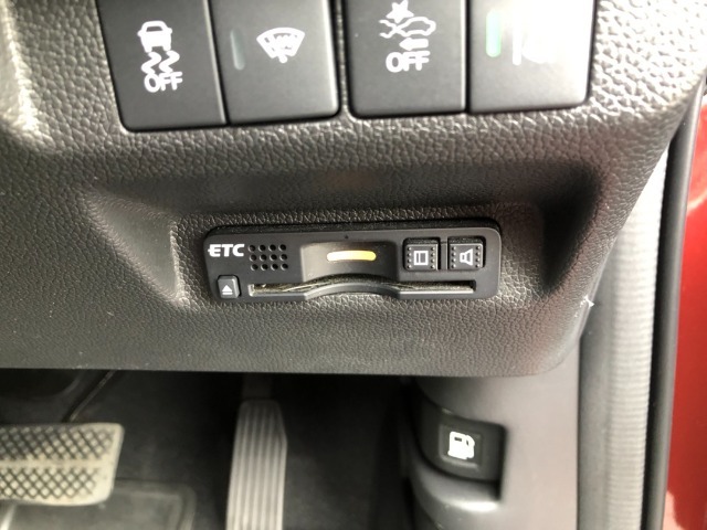 【ETC車載器】お持ちのカードを入れていただければ、そのままお使いいただけます！セットアップ作業をしてご納車いたします。