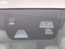 【スマートブレーキサポート】走行中に前方の車両等を認識し、衝突しそうな時は警報とブレーキで衝突回避と被害軽減をアシスト。より安全にドライブをお楽しみいただけます。