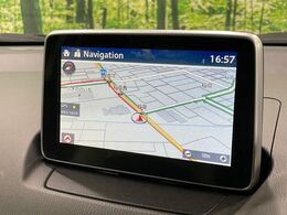 【マツダコネクトナビ】車内の雰囲気にマッチした一体型タイプのナビ。各種車輌設定やBluetooth再生等、様々な機能が楽しめます。直感的なダイヤル操作が可能で、使い勝手も良好です。