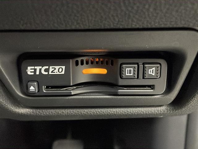 【ETC2.0（DSRC）】ETCカードを挿入すれば料金所はノンストップで通過できます。ETC限定の割引や、高速道路の情報提供サービスを利用できます。