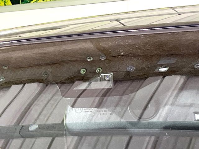 【プリクラッシュセーフティ】前方の車両等を検知し、衝突しそうな時は警報で注意を促し、ブレーキを踏む力をサポート。ブレーキを踏めなかった場合は衝突被害軽減ブレーキが作動、衝突回避をサポートします。