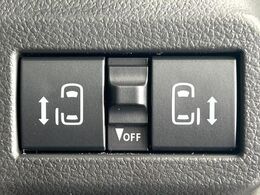 【両側パワースライドドア】スマートキーや運転席のスイッチで後席両側スライドドアの開閉が可能♪電動だから力を入れてドアを開ける必要が無く、小さなお子様でも簡単に開け閉めでき快適です♪