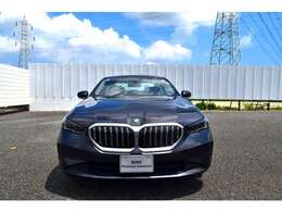 ご納車前には、BMWを熟知したメカニックによる100項目の点検・整備を行います。不具合箇所、交換時期に達している部品に関しましては、全て当社負担で交換してからのご納車となります。