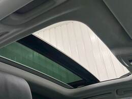 【サンルーフ】人気メーカーオプション。開放感溢れる車内を演出します☆