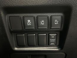 【両側パワースライドドア】スマートキーや運転席のスイッチで後席両側スライドドアの開閉が可能♪電動だから力を入れてドアを開ける必要が無く、小さなお子様でも簡単に開け閉めでき快適です♪