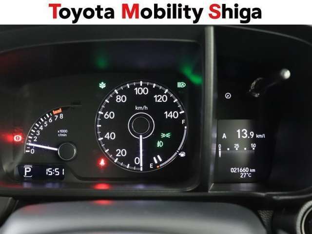 昼間でもくっきり見やすい、高質感メーターです。