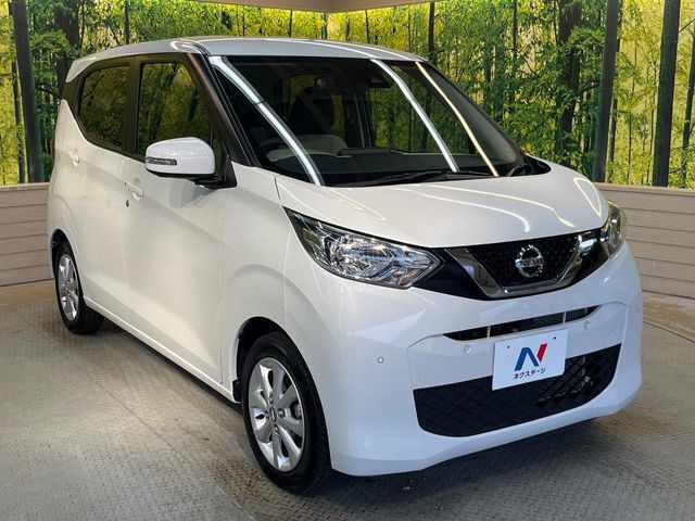 大好評のボディコーティング「弾スプラッシュコート」もご納車までに施工可能。通常のガラスコートと異なる、耐久年数6年の無機質ガラスコーティングが、ボディをキレイな状態に保ってくれます。