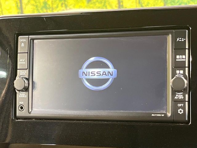 【純正ナビ】人気の純正ナビを装備。オーディオ機能も充実しており、Bluetooth接続すればお持ちのスマホやMP3プレイヤーの音楽を再生可能！毎日の運転がさらに楽しくなります！！