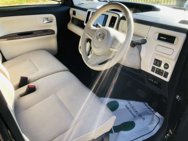 運転席の写真でございます。