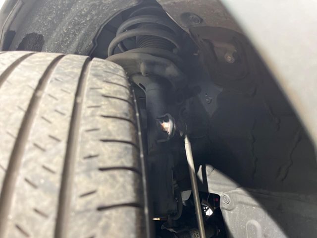 お車を安心してお乗りいただく為には、足回りの定期点検が欠かせません。サービスサポート（有償保証）では無料点検もご提供しており、安心のカーライフをお過ごしいただけるサポート体制が整っています。