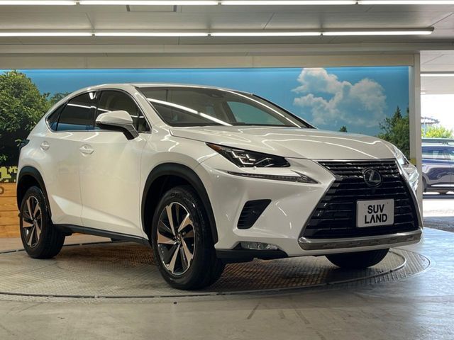 大好評のボディコーティング「弾スプラッシュコート」もご納車までに施工可能。通常のガラスコートと異なる、耐久年数6年の無機質ガラスコーティングが、ボディをキレイな状態に保ってくれます。