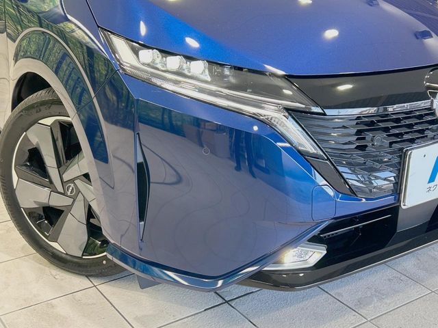 【LEDヘッドライト】悪天候や夜間走行時も良好な視界を確保し安心して運転できる高輝度LEDヘッドライトを装備！点灯速度が早く、消費電力も抑えられています。