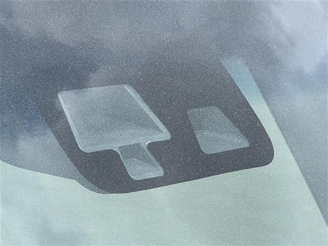 【ドライブレコーダー】映像・音声などの運転中の記録を残します。事故などを起こした起こされた時の証拠になりえますので、もしも時でも安心ですね。