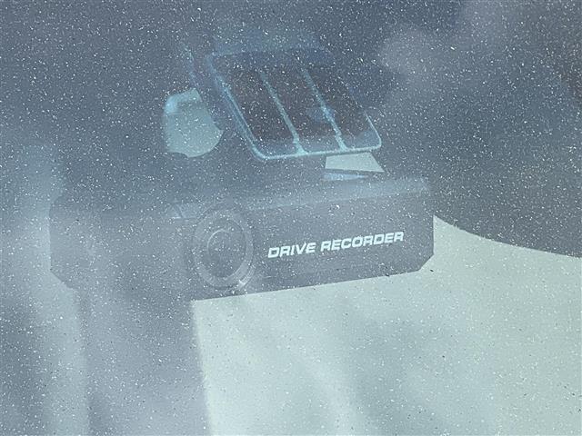 【ドライブレコーダー】映像・音声などの運転中の記録を残します。事故などを起こした起こされた時の証拠になりえますので、もしも時でも安心ですね。