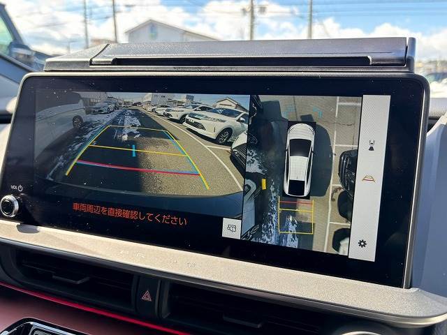 【パノラミックビューモニター】を装備しております。全周囲カメラで危険察知。狭い駐車場でも安心して駐車できますね。