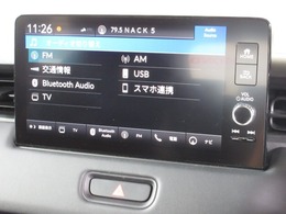 ナビゲーションはホンダコネクトディスプレイを装着しております。AM、FM、Bluetooth、フルセグTVがご使用いただけます。初めて訪れた場所でも道に迷わず安心ですね！