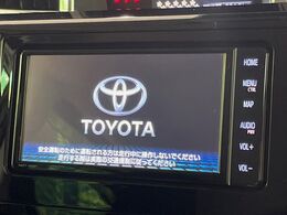 【純正ナビ】人気の純正ナビを装備しております。ナビの使いやすさはもちろん、オーディオ機能も充実！キャンプや旅行はもちろん、通勤や買い物など普段のドライブも楽しくなるはず♪