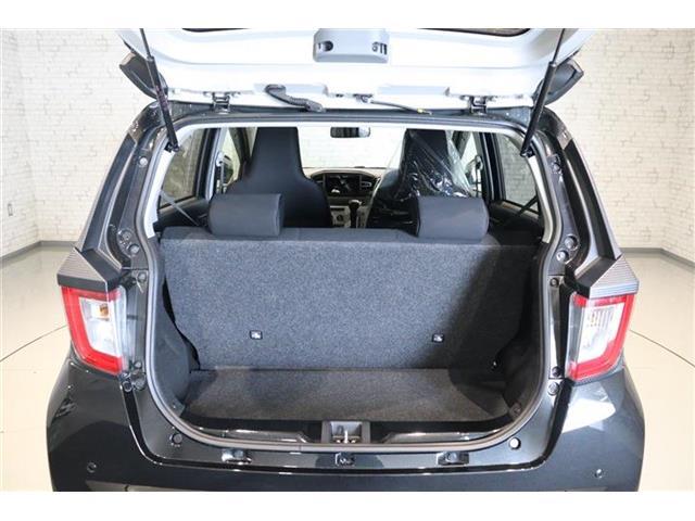 こんなに広い荷室が出来ますよ！背の高い荷物も積めます。リアシートとトランクが繋がっているので、長尺ものでも収納がOK！買い物等で重宝しますよ！